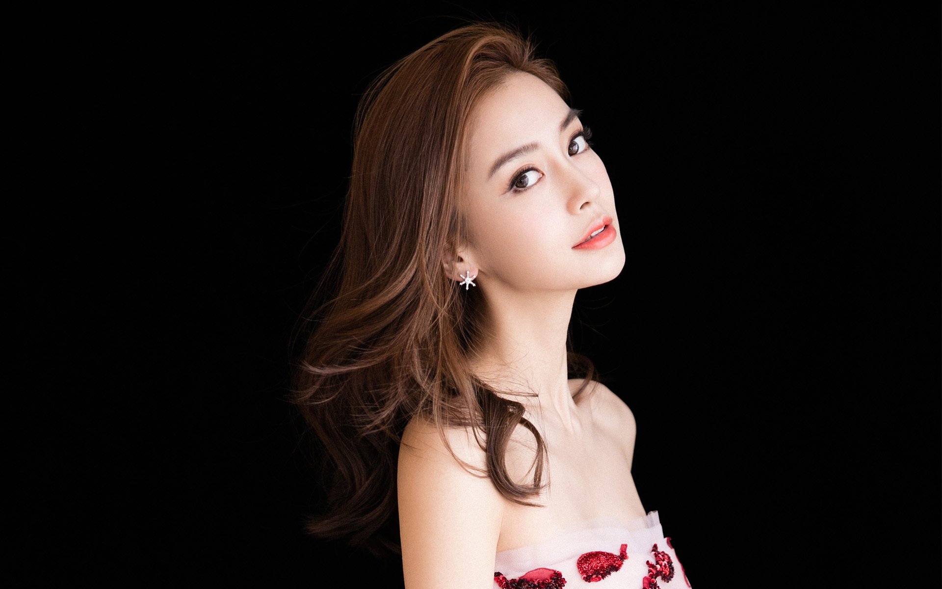 极限单板滑雪赛技术动作创新频现,极限运动单板滑雪